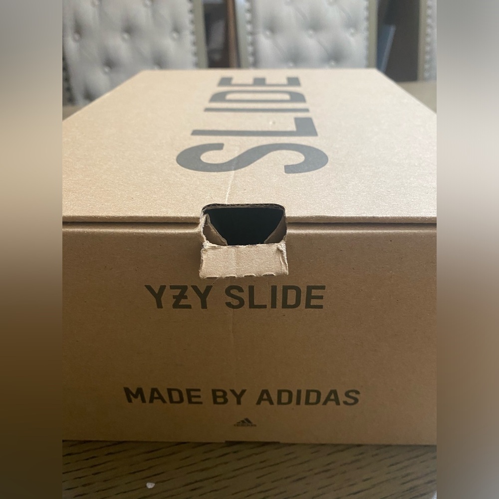 Yeezy Slide - Picture 4 of 4
